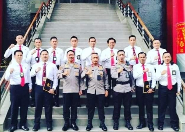 Kapolda Sumsel Irjend Pol Rachmad Wibowo S Ik, Berikan Piagam Penghargaan Kepada Personel Yang Berprestasi