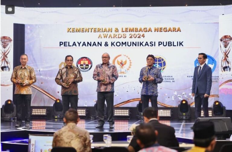 Polri Raih Penghargaan Kementerian dan Lembaga Negara Award 2024 dengan Pelayanan dan Komunikasi Terbaik.