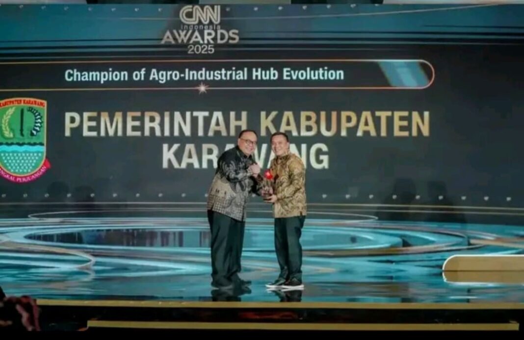 Pemkab Karawang Raih Penghargaan CNN Indonesia Awards 2025