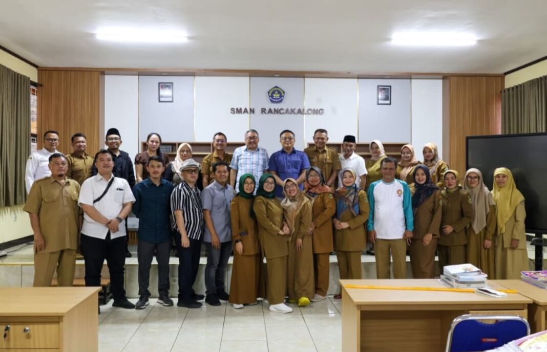 Komisi V DPRD Jabar Tinjau Sarana Prasarana Pasca Gempa Bumi Di SMAN Rancakalong