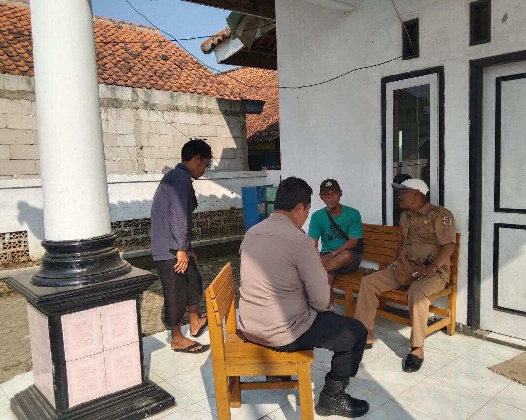 Ciptakan Kamtibmas Kondusif, Polsek Plered Sambangi Warga