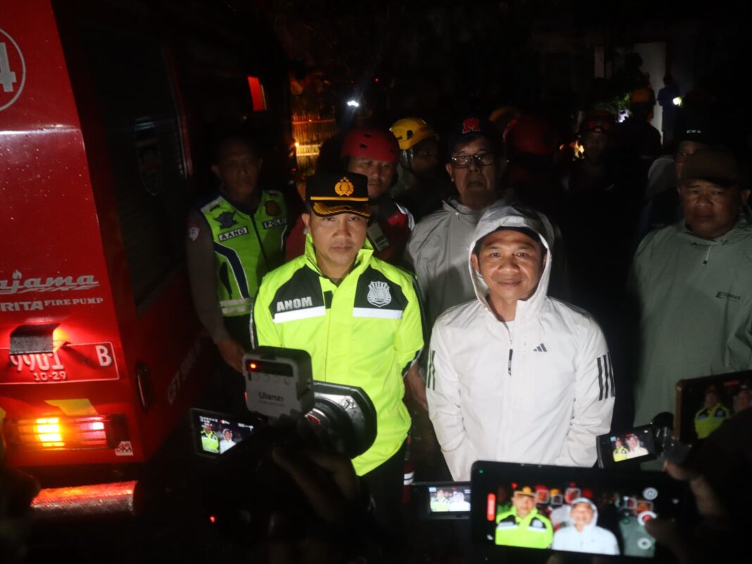 Kapolres dan Bupati Purwakarta Tinjau Langsung Lokasi Longsor Jatiluhur