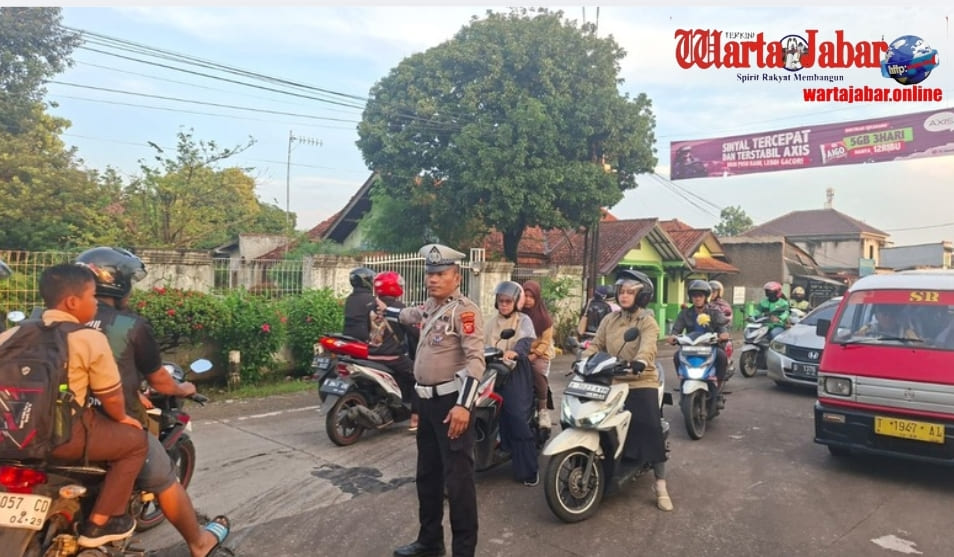 Polsek Jatiluhur Gencarkan Pengaturan Lalu Lintas Demi Kelancaran Arus Kendaraan