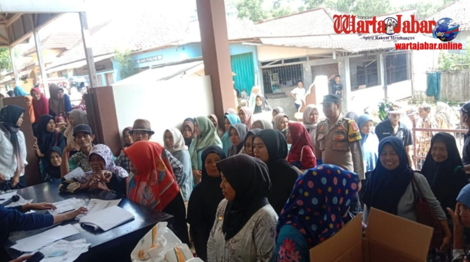 Polres Purwakarta Kawal Penyaluran Bantuan, 500 KPM di Sukasari Terlayani Aman