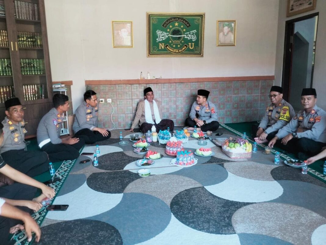 Perkuat Ukhuwah dan Kamtibmas, Kapolres Purwakarta Sambangi Ponpes Raudlatut Tarbiyyah