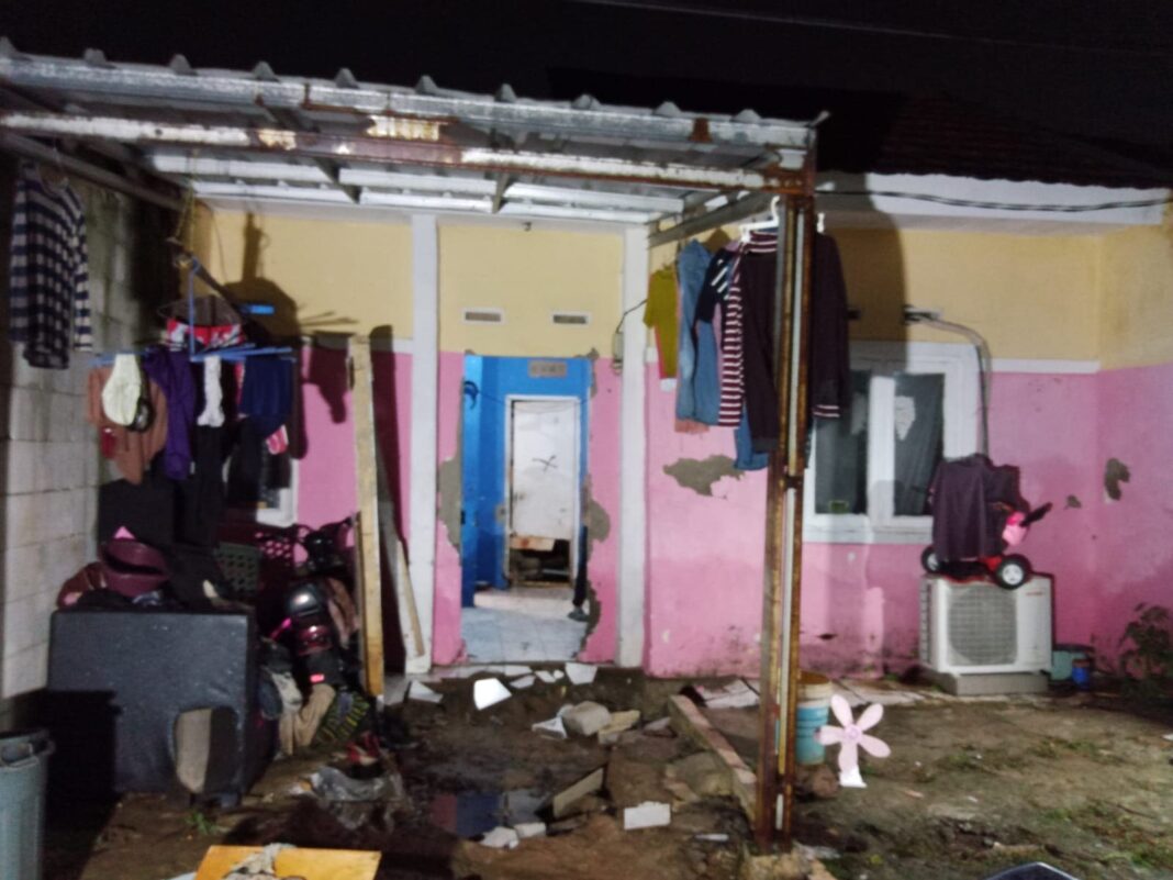 Banjir Terjang Villa Kencana Kotabaru Karawang, Rumah Warga Hancur Parah